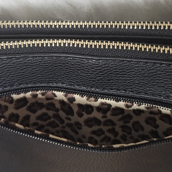 Mathew + Julian Classic Crossbody Purse - Picture 7 of 8